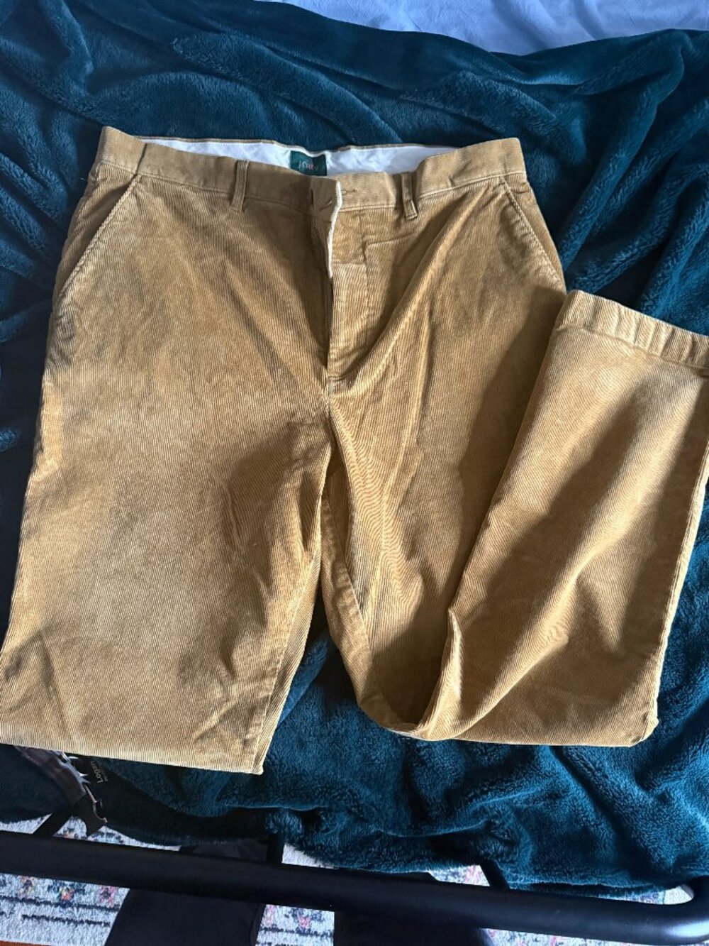 J Crew Broken-in Straight Stretch Corduroy in Goldenrod - Size 36x32